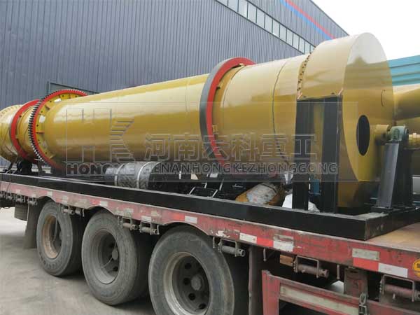 發(fā)往老撾的兩套&Phi;1000&times;7米的雞糞烘干機(jī)裝貨現(xiàn)場(chǎng)